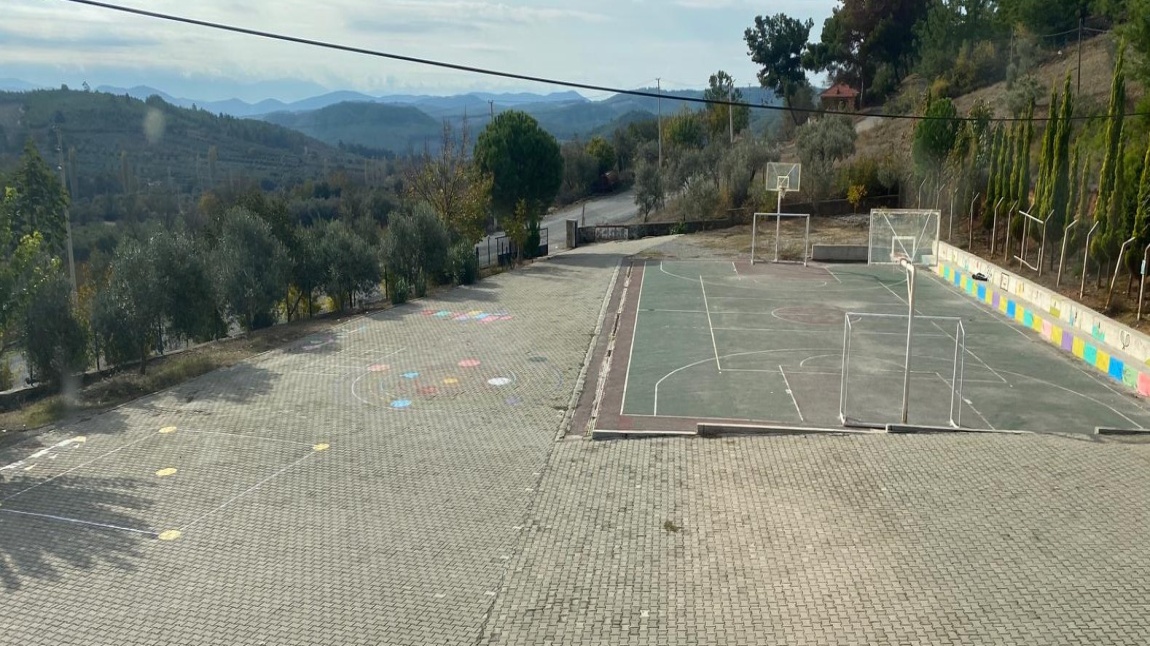 Okulumuzun Bahçesine Geleneksel Çocuk Oyunları Çizimleri